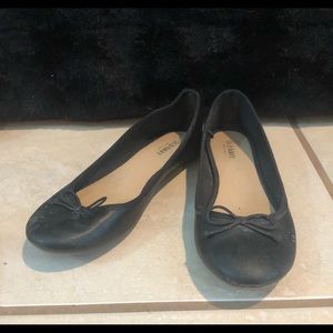 Barely worn black flats